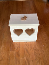 Load image into Gallery viewer, Rabbit Hay Feeder-Heart Model