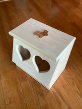 Load image into Gallery viewer, Rabbit Hay Feeder-Heart Model