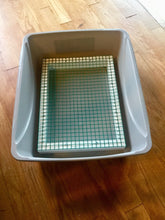 Load image into Gallery viewer, Wite mesh insert in litter pan