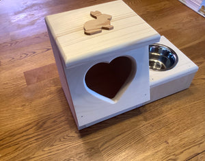 Rabbit hay feeder mini-heart shape with bowl holder