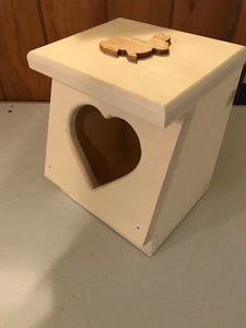 Heart Shaped Rabbit Hay Feeder mini
