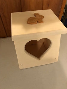 Heart Shaped Rabbit Hay Feeder mini