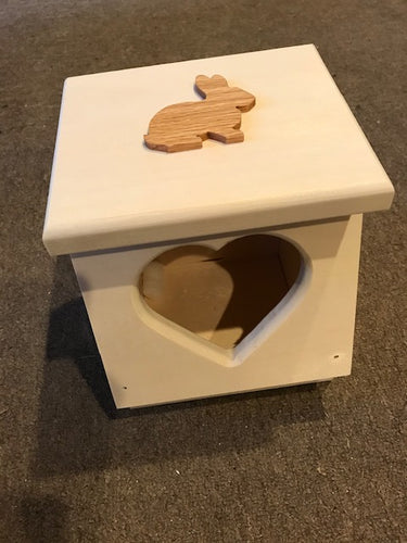 Minimrabbit hay feeder with heart hay hole