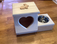 Load image into Gallery viewer, Rabbit hay feeder mini-heart shape with bowl holder
