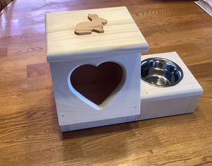 Rabbit hay feeder mini-heart shape with bowl holder