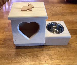 Rabbit hay feeder mini-heart shape with bowl holder